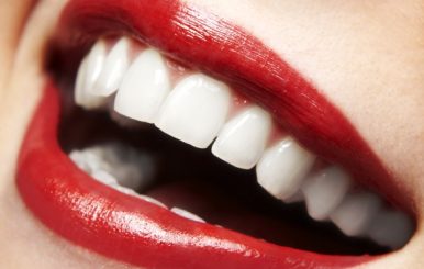 Que fatores influem na cor dos meus dentes?